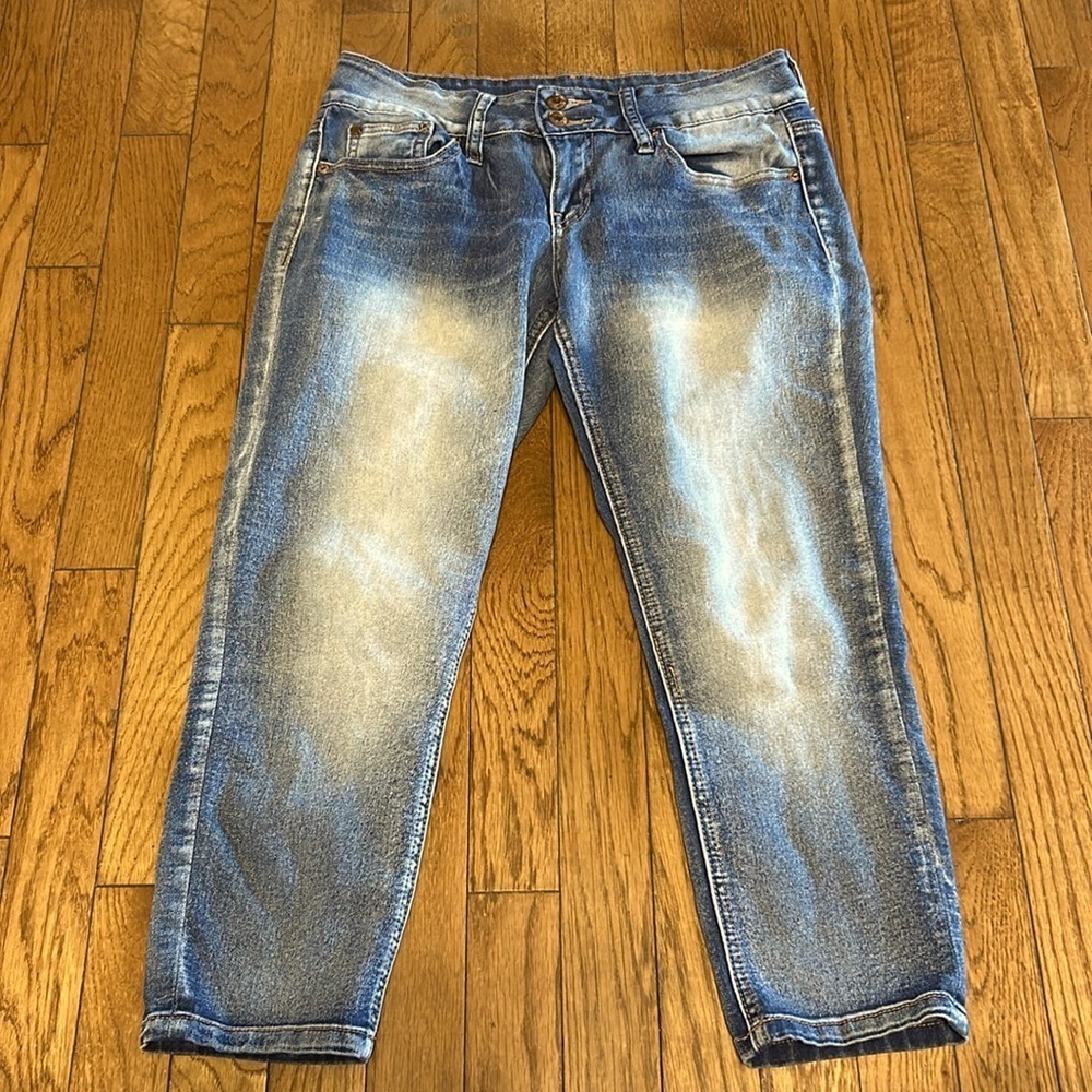 Women’s Rampage Crop Chloe curvy Jeans size 7  30” waist 23” inseam 8.5” rise